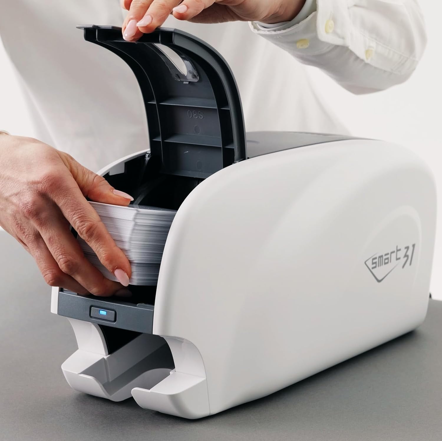 IDP SMART-31D Duplex ID Card Printer Kit: Includes Printer, Color Ribbon, 100 Cards and Software (23 sec/card YMCKO) (5 sec/card Mono) (300 dpi) (USB) - Image 2